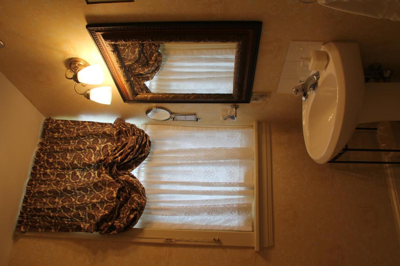 Shipwright Inn Шарлъттаун Екстериор снимка