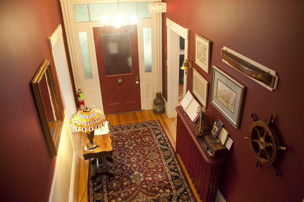 Shipwright Inn Шарлъттаун Екстериор снимка