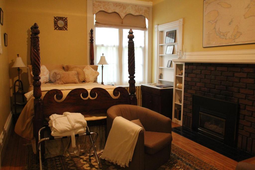 Shipwright Inn Шарлъттаун Екстериор снимка