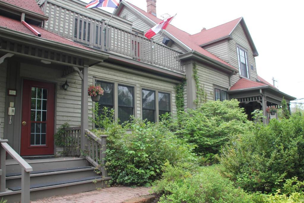 Shipwright Inn Шарлъттаун Екстериор снимка