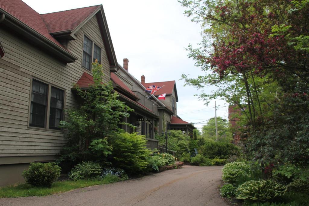 Shipwright Inn Шарлъттаун Екстериор снимка