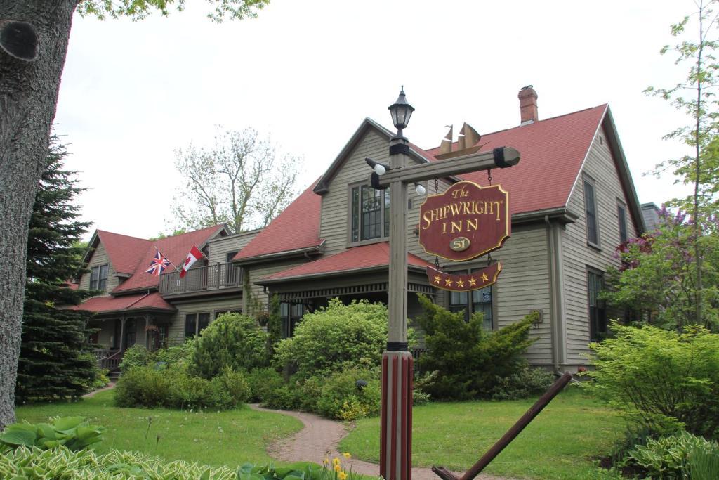 Shipwright Inn Шарлъттаун Екстериор снимка