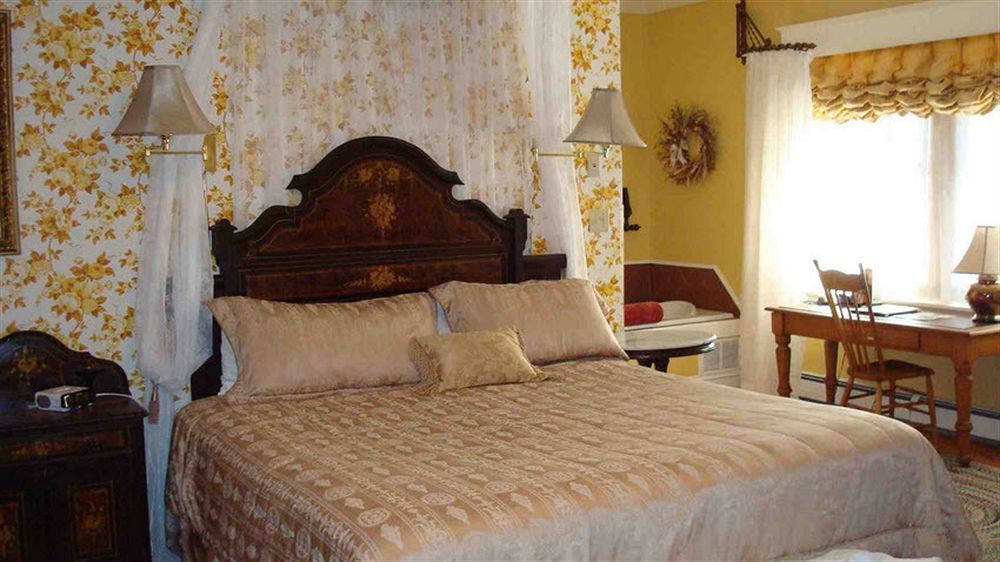 Shipwright Inn Шарлъттаун Екстериор снимка