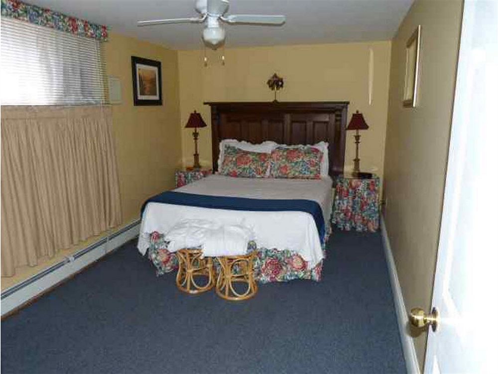 Shipwright Inn Шарлъттаун Екстериор снимка