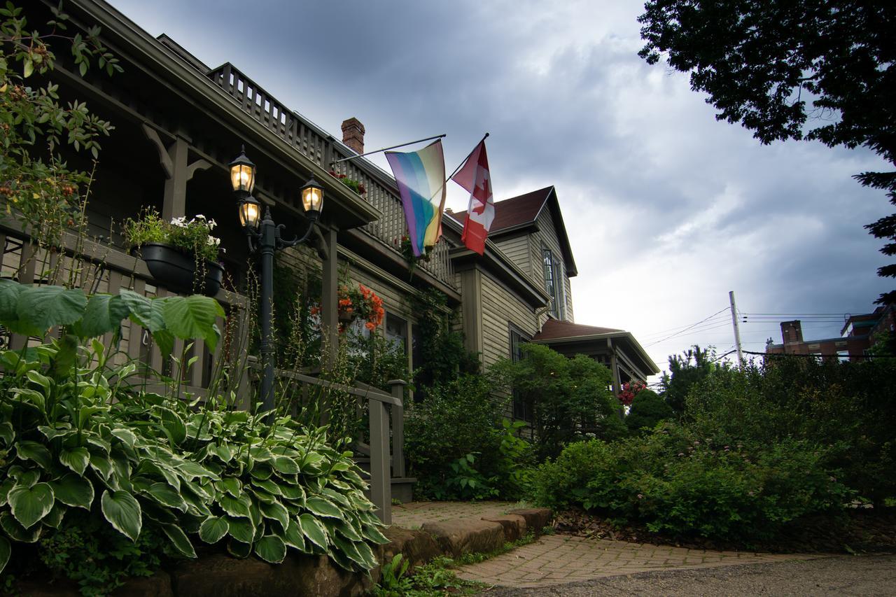 Shipwright Inn Шарлъттаун Екстериор снимка