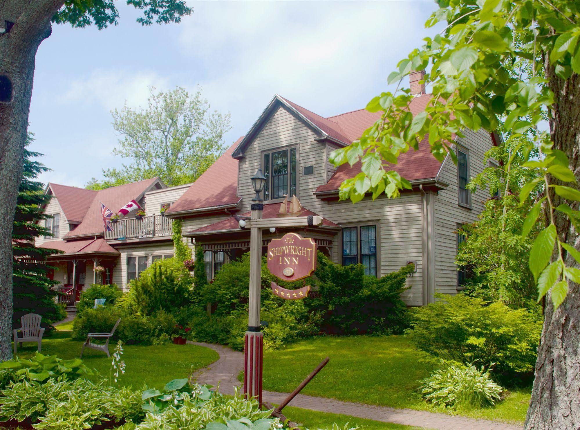 Shipwright Inn Шарлъттаун Екстериор снимка