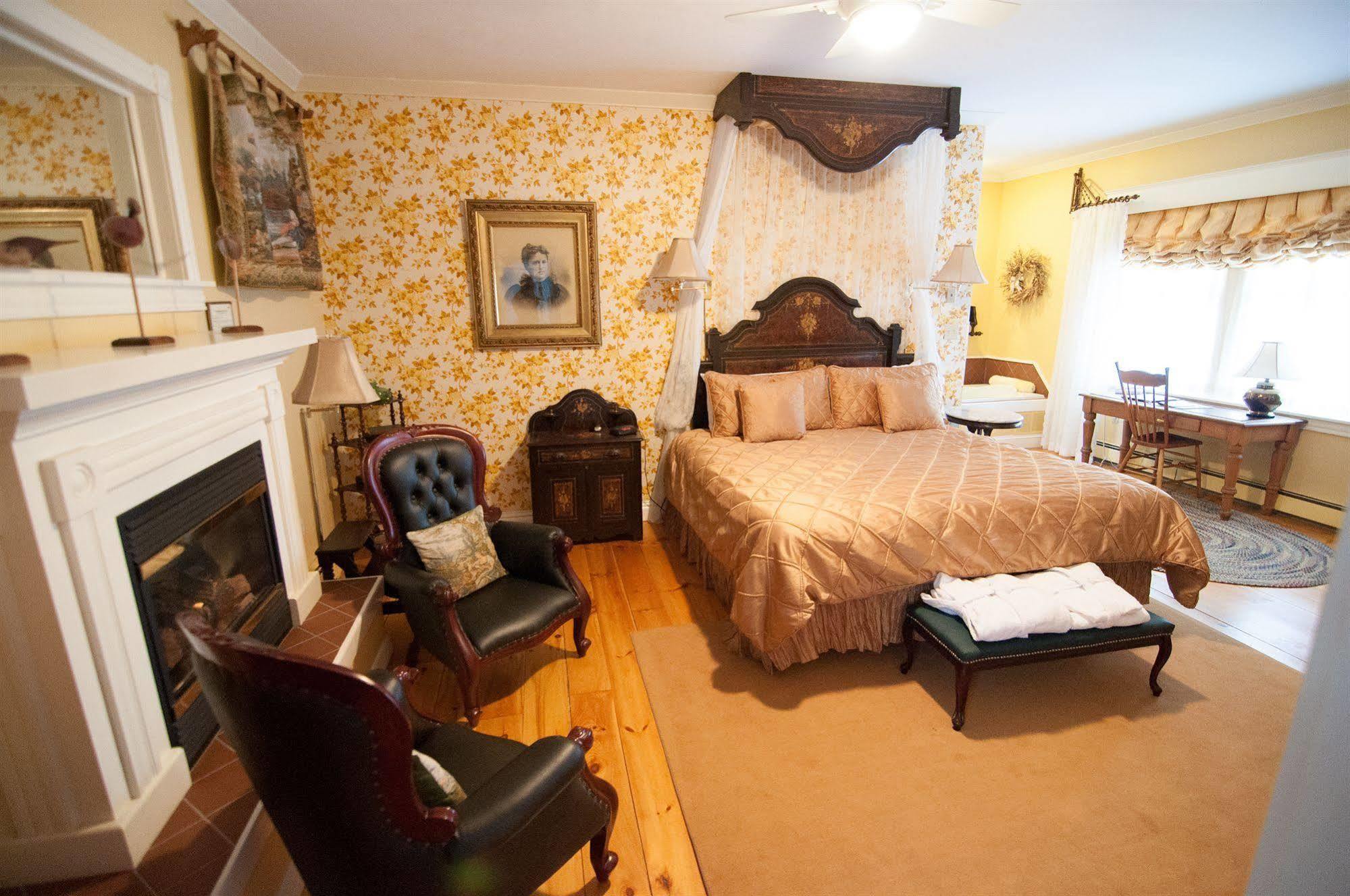 Shipwright Inn Шарлъттаун Екстериор снимка
